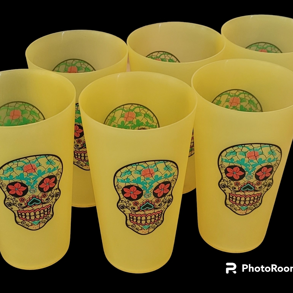 Skull Yellow 6 Plastic Cups. Never Used.